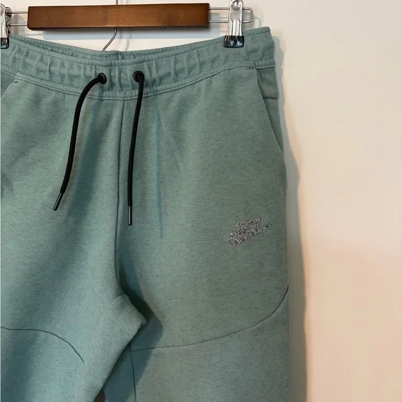 Nike Men’s Tech Fleece Taper Jogger Sweatpants Mica Green Size Medium - Picture 2 of 14